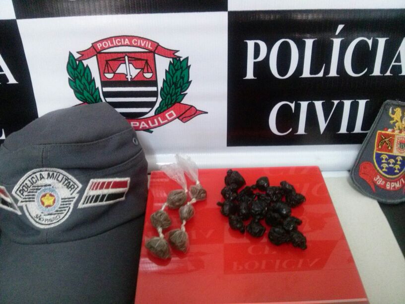 Invólucros de maconha encontrados pela polícia (Foto: RB Na Rede)