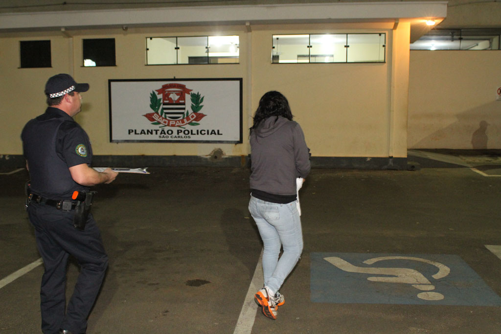 Mulher é presa após furtar loja em São Carlos