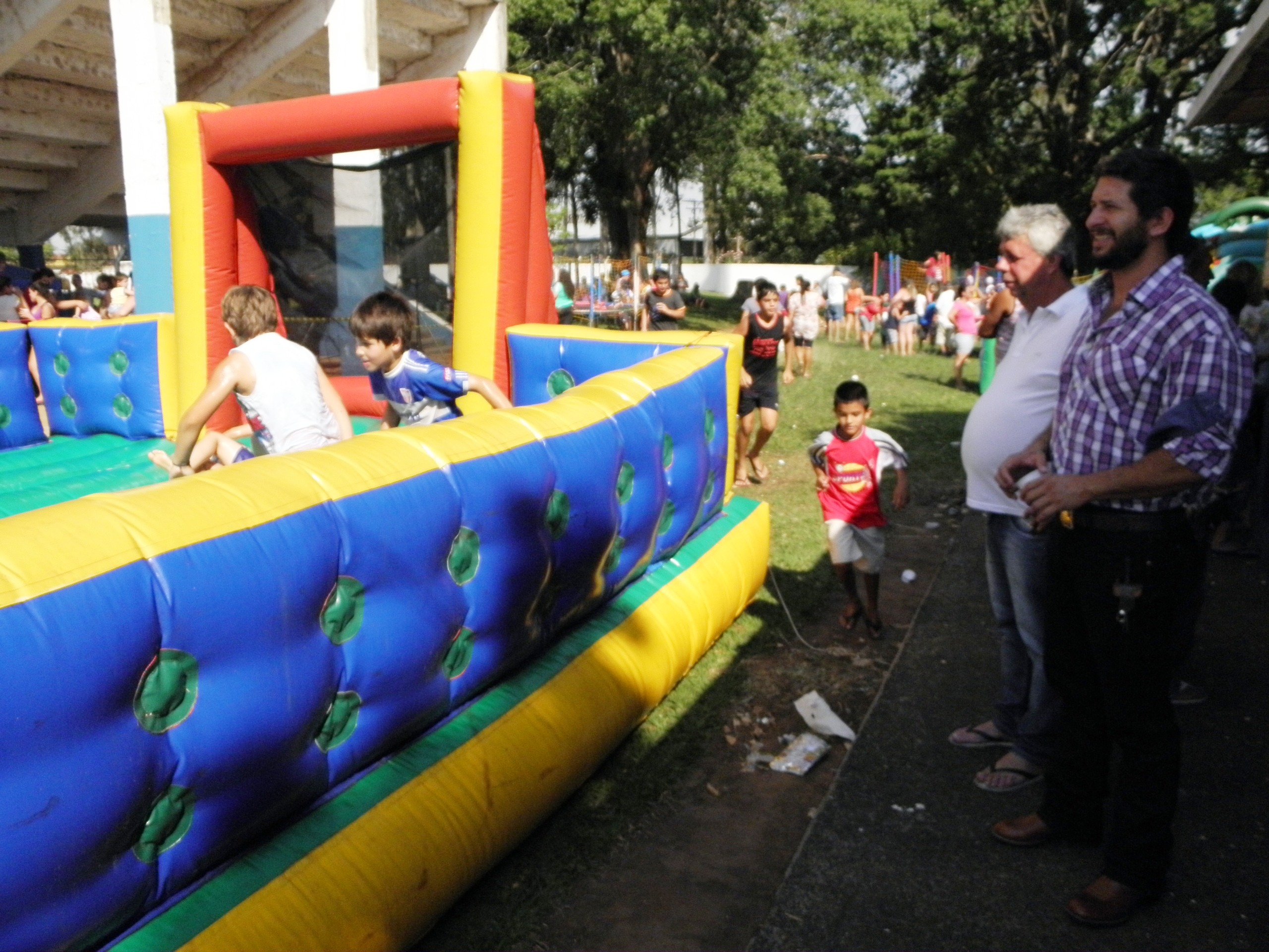 Prefeitura de Dourado realiza festa em comemoração ao Dia das Crianças