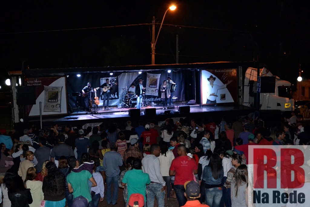 Mazinho Quevedo e Adrielli encantam o público em Ribeirão Bonito