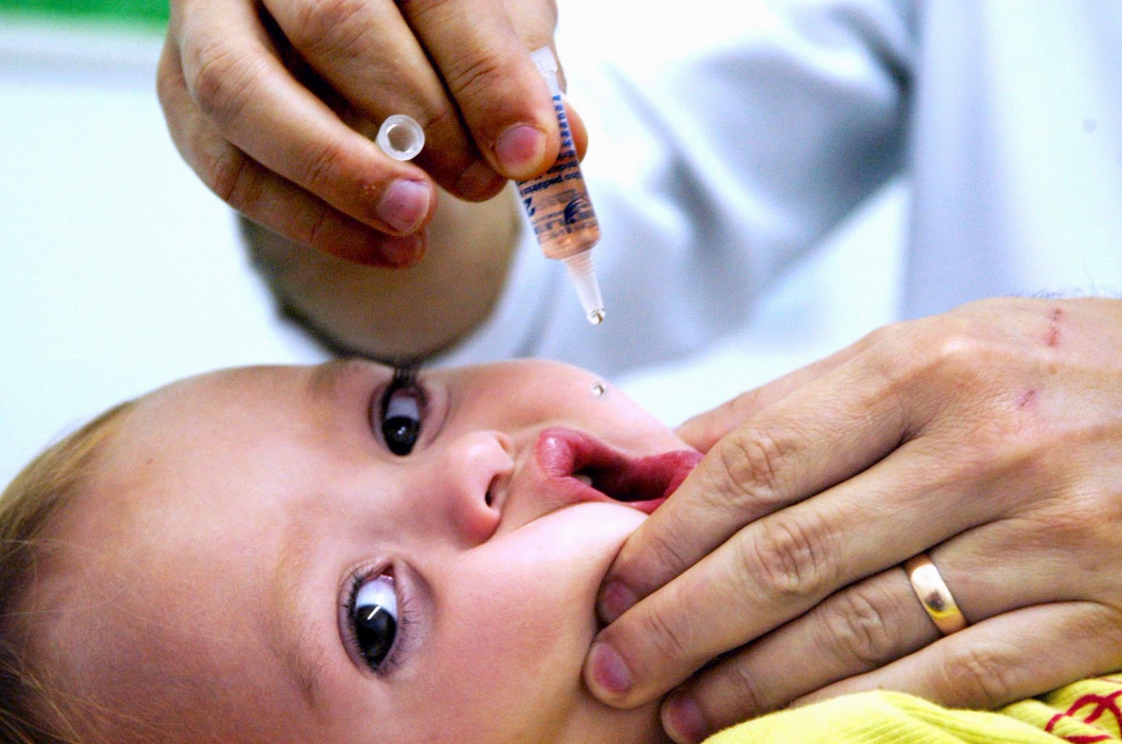 Dourado realiza campanha de vacinação contra paralisia infantil