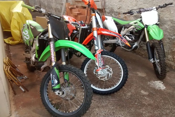 Polícia Federal realiza ação em Dourado contra fraudes na importação de motos