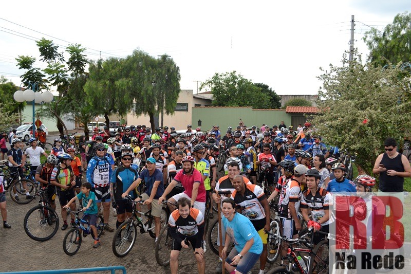 Mais de 100 ciclistas participam de Ciclo Pedal em Dourado