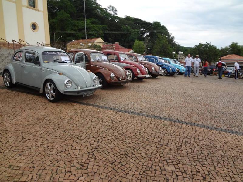 Exposição de carros antigos atrai bom público em Ribeirão Bonito