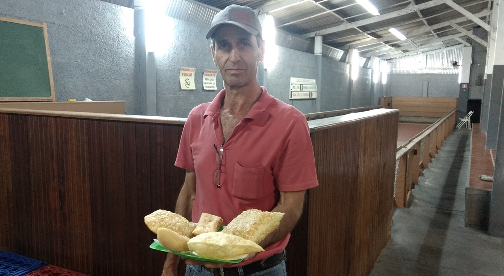 Tradicionais pastéis do Deolindo em Ribeirão Bonito
