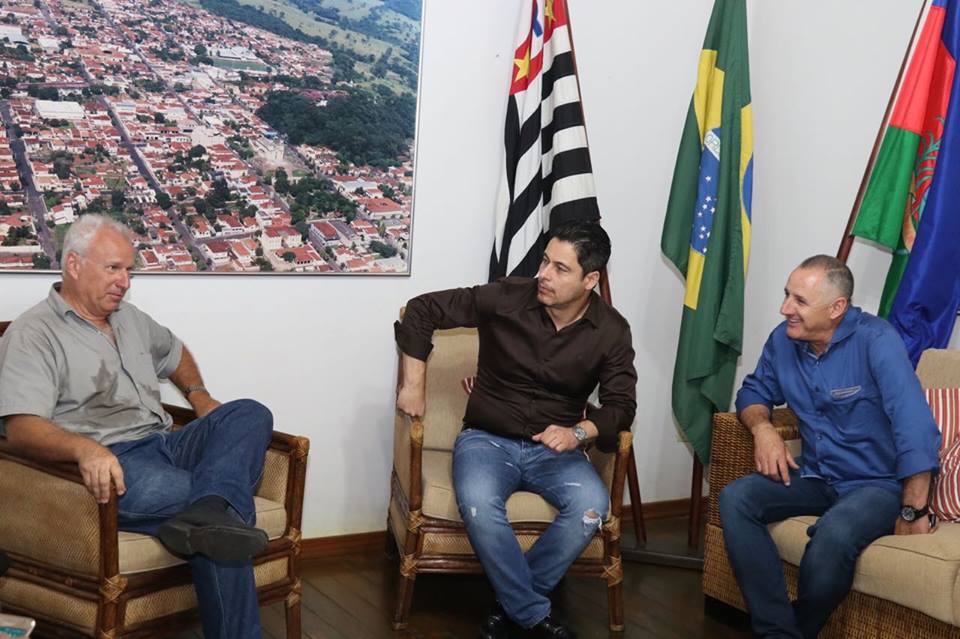 Prefeito de Ribeirão Bonito recebe visita de deputado federal