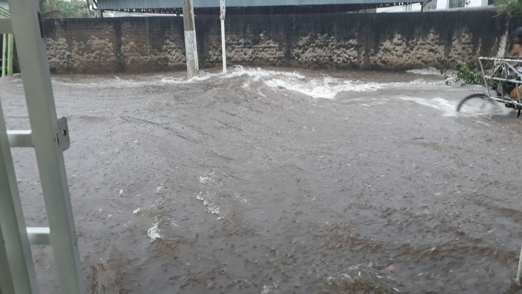 Chuva alaga via em Ribeirão Bonito