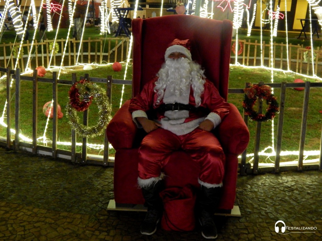 Chegada do Papai Noel marca segundo final de semana das Festividades em Ribeirão Bonito