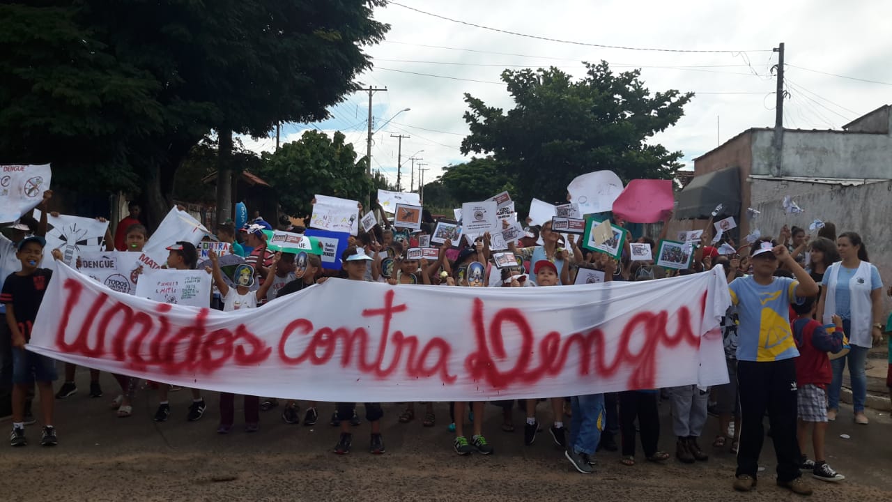 Alunos de escola municipal de Ribeirão Bonito realizam passeata contra a dengue