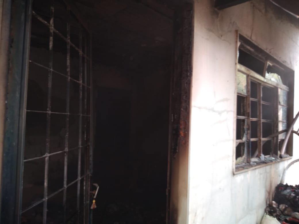 Homem ateia fogo em residência em Ribeirão Bonito