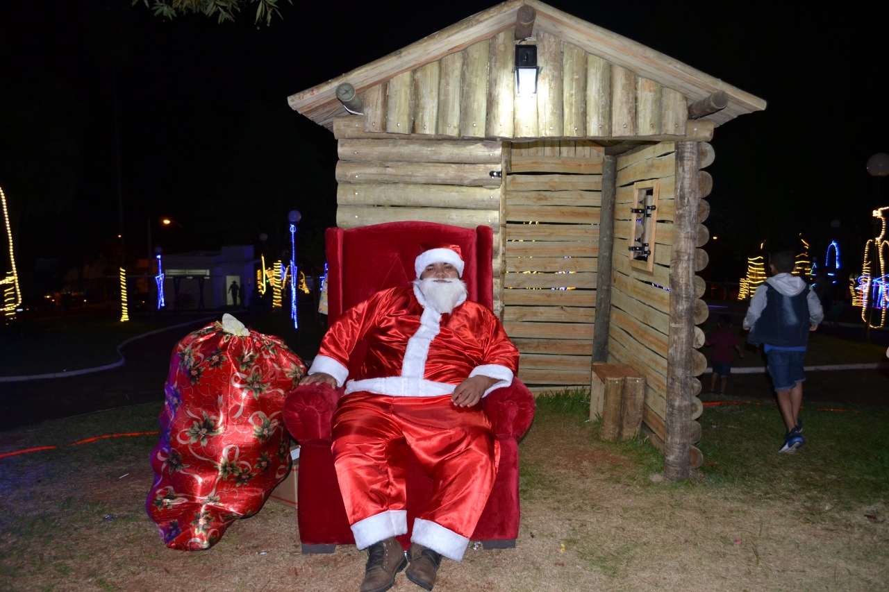 Chegada do Papai Noel marca mais uma etapa das Festividades do Final de Ano de Ribeirão Bonito