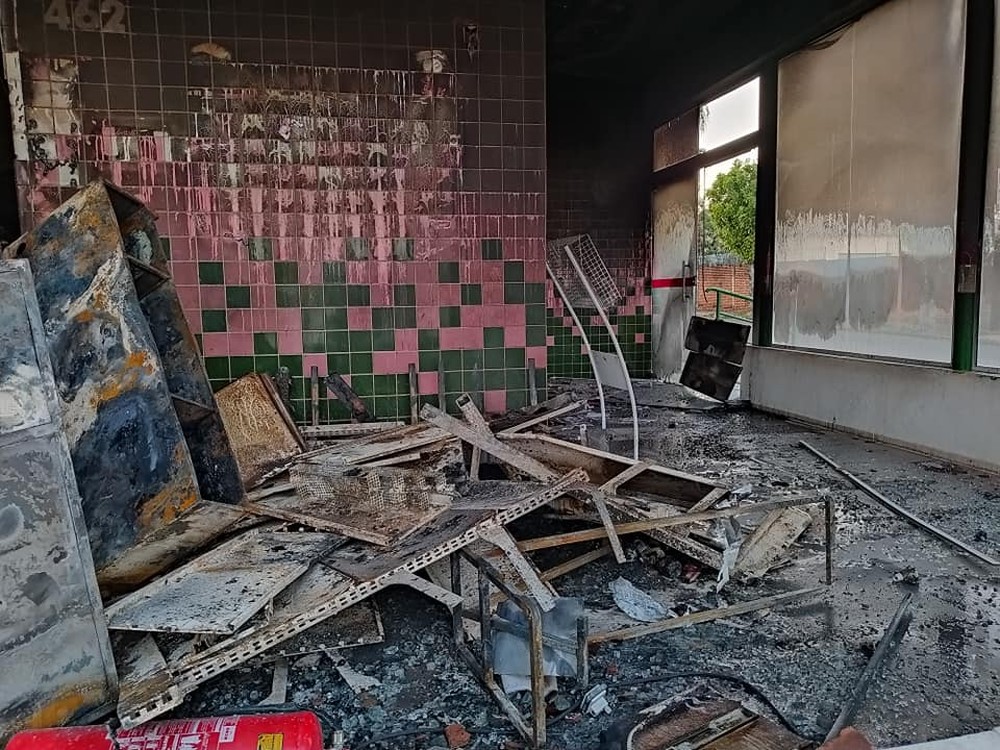Incêndio atinge farmácia no Centro de Boa Esperança do Sul